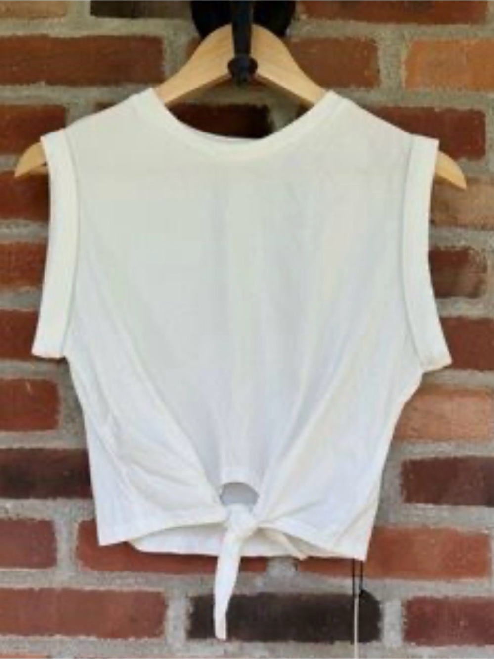 Commense White Tie-Back Sleeveless Crop Tank